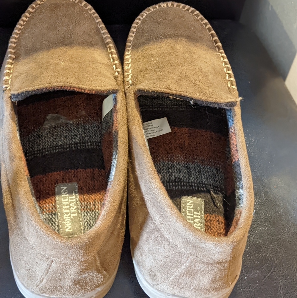 Men's house shoe/slippers size XL